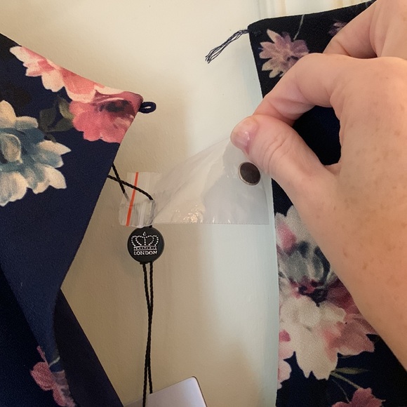 Little mistress navy blue with floral jumpsuit tie waist NWT size 10 - Picture 8 of 12